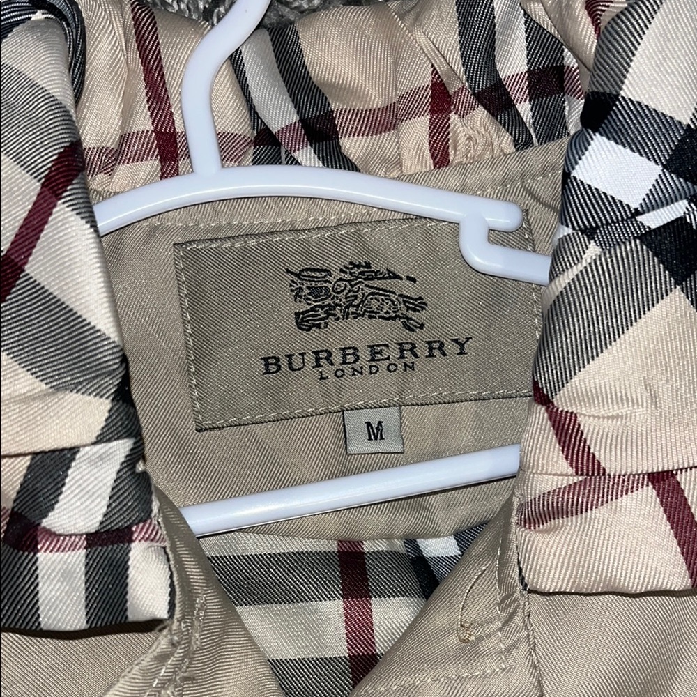 Burberry Tan and Black Raincoat with Classic Design - Picture 2 of 4